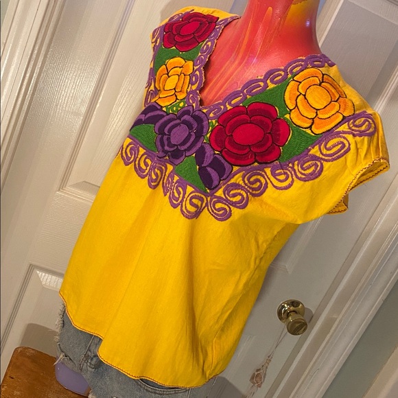 Handmade Vibrant Floral Embroidered Women's Blouse - Picture 5 of 9